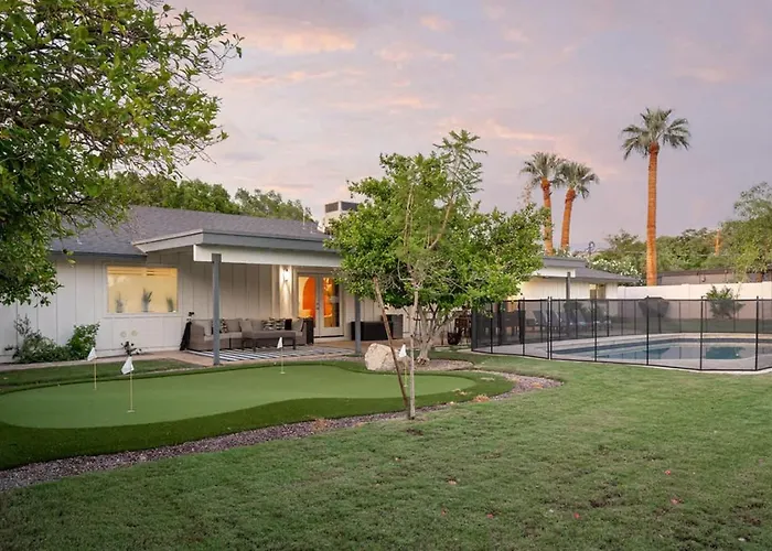 The Claremont - Chic Luxe Putting & Pool Holiday home Phoenix