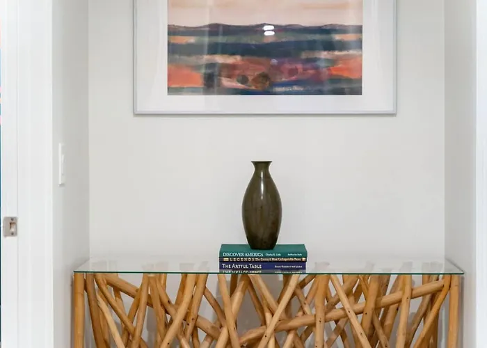The Claremont - Chic Luxe Putting & Pool Holiday home