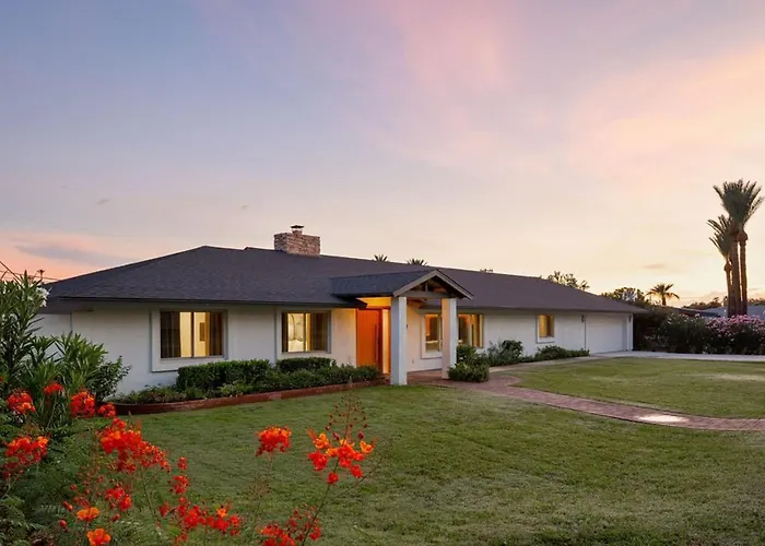 The Claremont - Chic Luxe Putting & Pool *