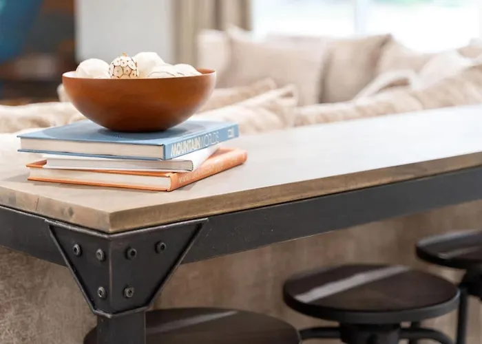 The Claremont - Chic Luxe Putting & Pool Holiday home