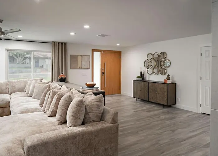 The Claremont - Chic Luxe Putting & Pool *