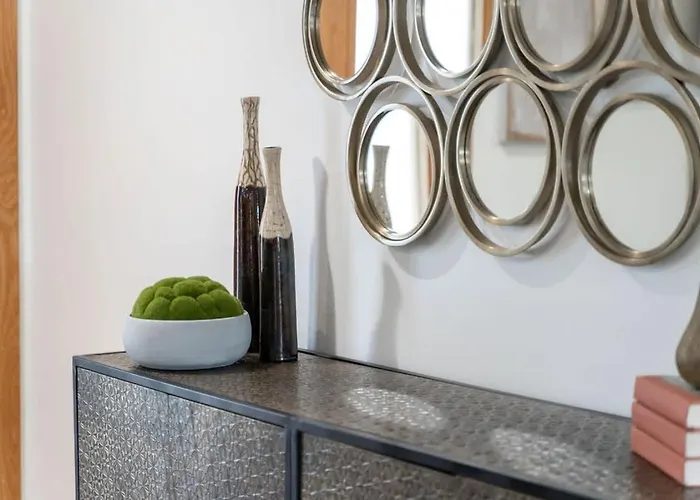 Holiday home The Claremont - Chic Luxe Putting & Pool *
