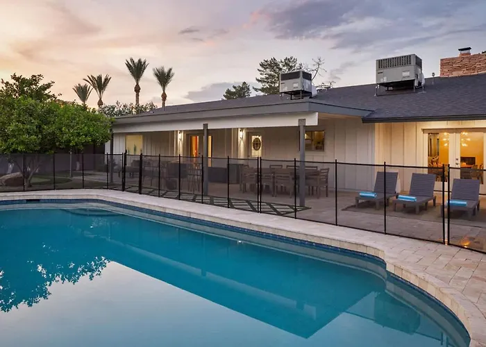 Holiday home The Claremont - Chic Luxe Putting & Pool Phoenix
